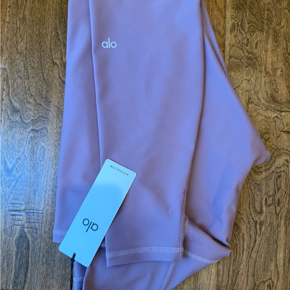 ALO Yoga Lavender Leggings - Picture 3 of 3